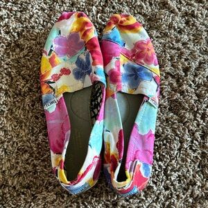 Women’s Toms Shoes